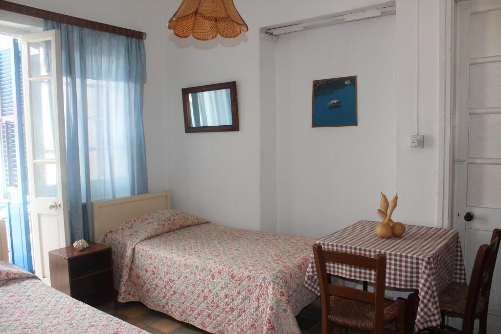 Trianon Vandrehjem Paphos Værelse billede
